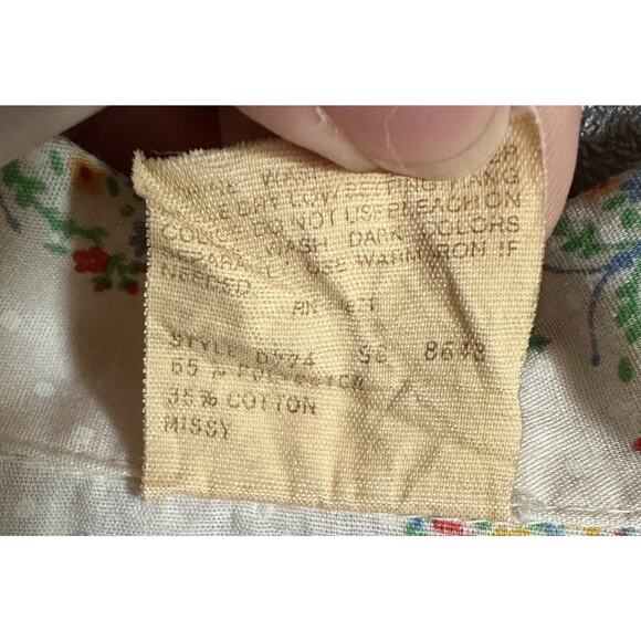 Vintage Shirley of Atlanta White Butterfly Pattern Blouse Size Medium - Picture 4 of 8